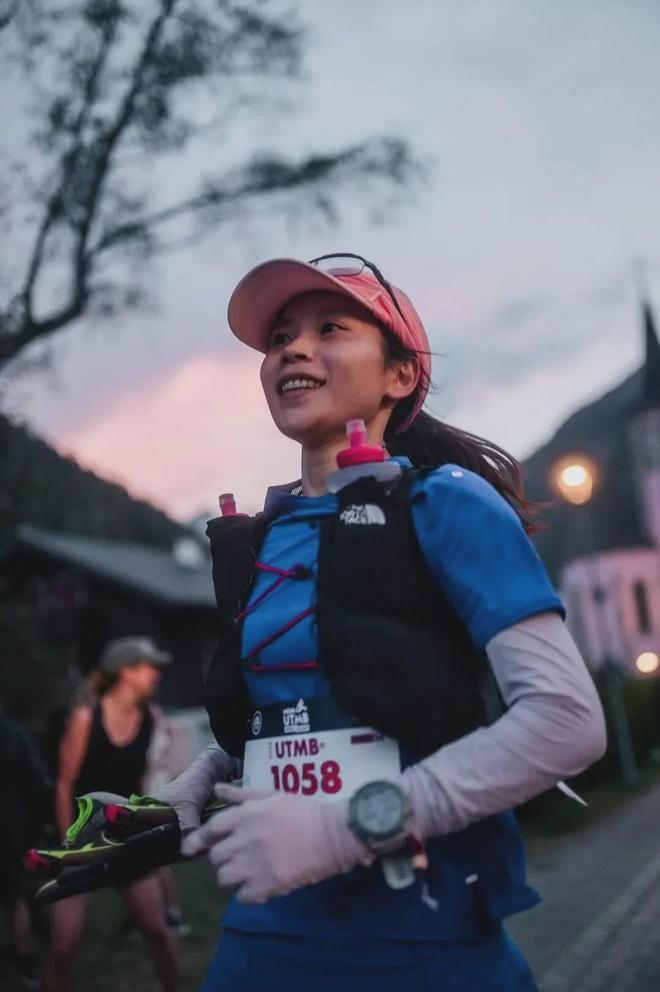门徒平台：“退一步”是骗局：她们涌入山中，把世界越走越大