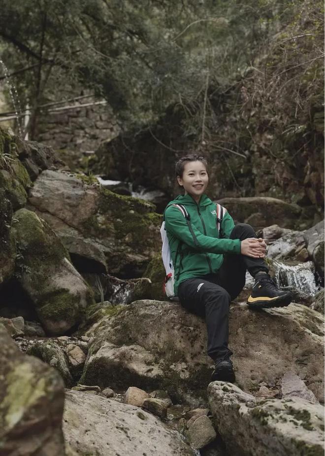 门徒平台：“退一步”是骗局：她们涌入山中，把世界越走越大