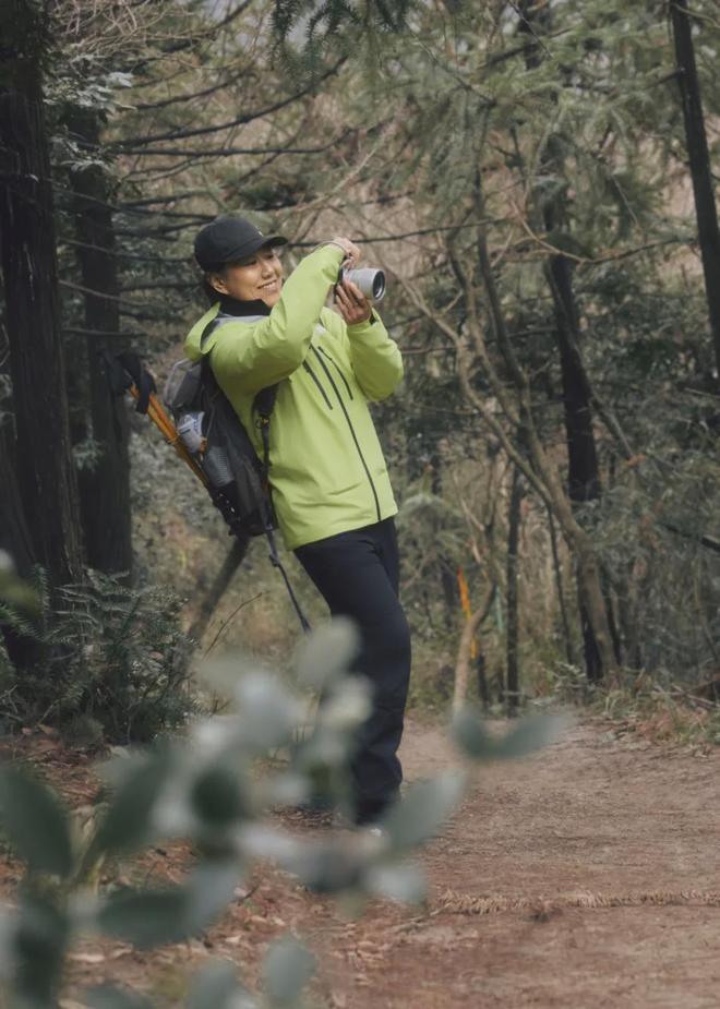 门徒平台：“退一步”是骗局：她们涌入山中，把世界越走越大