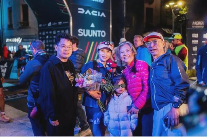 门徒平台：“退一步”是骗局：她们涌入山中，把世界越走越大