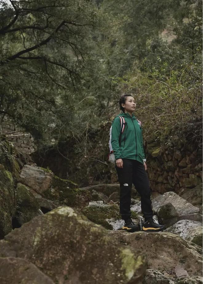 门徒平台：“退一步”是骗局：她们涌入山中，把世界越走越大