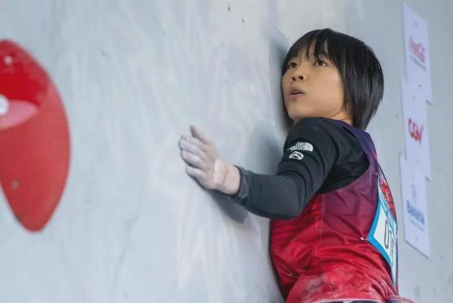 门徒平台：“退一步”是骗局：她们涌入山中，把世界越走越大