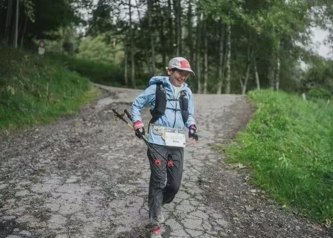 门徒平台：“退一步”是骗局：她们涌入山中，把世界越走越大