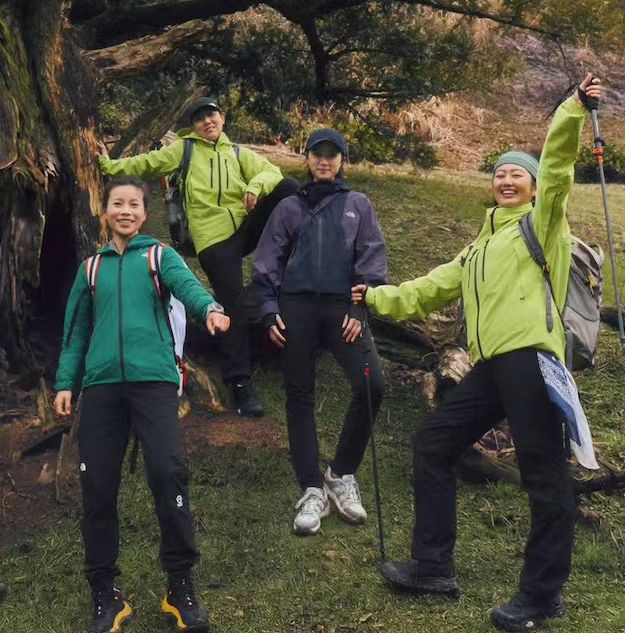 门徒平台：“退一步”是骗局：她们涌入山中，把世界越走越大